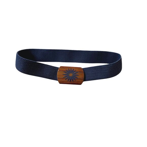 Unknown Accessories - Vintage women’s navy stretchy belt with wooden sun engraved buckle s-m